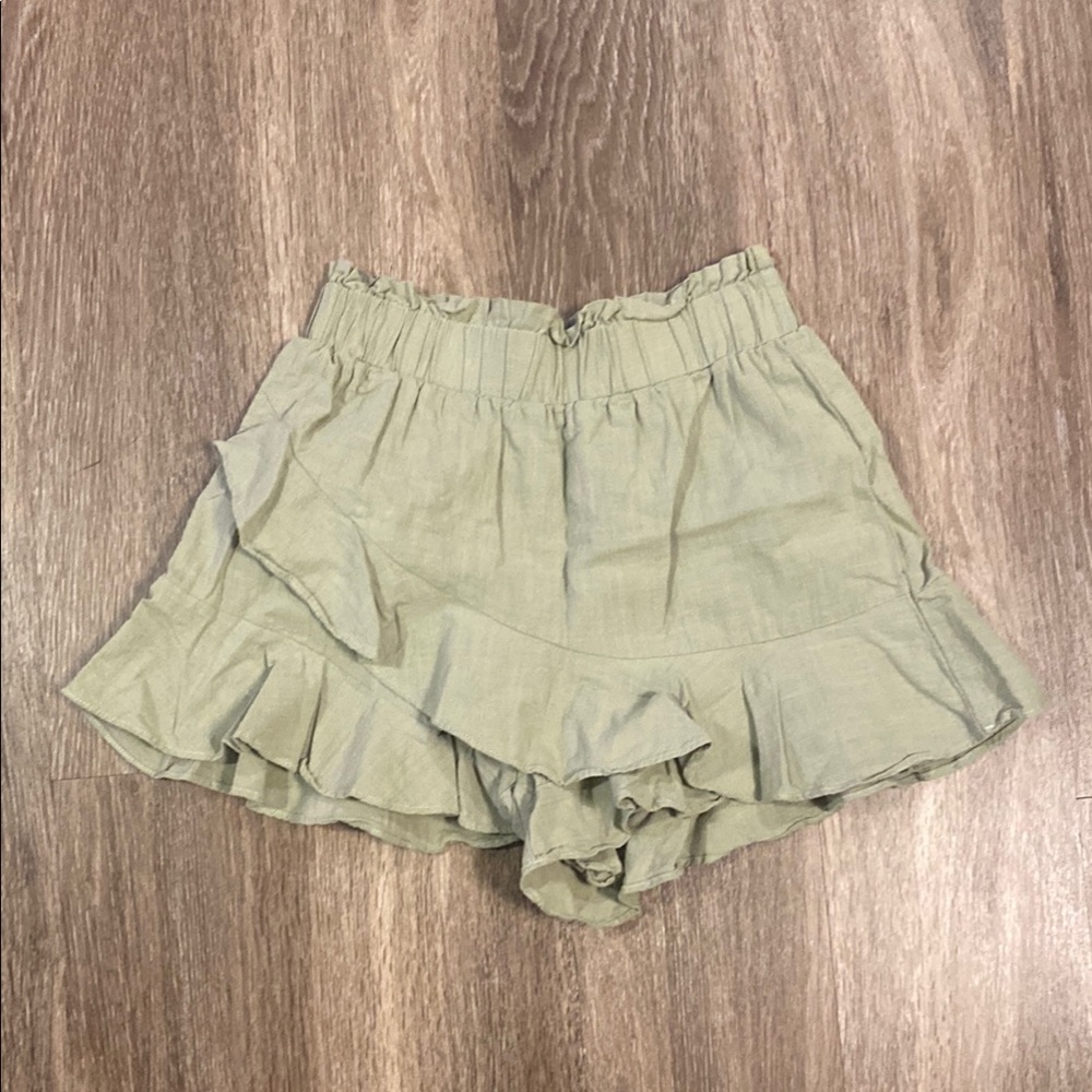 Women's Ruffle Hem Shorts - pistachio green